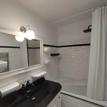 Renovated Family Flat In Montmartre パリ