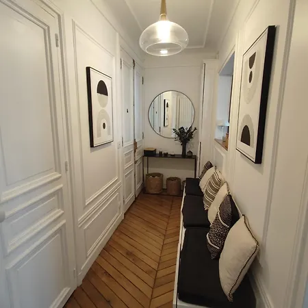 Renovated Family Flat In Montmartre パリ