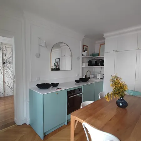 Renovated Family Flat In Montmartre Διαμέρισμα *