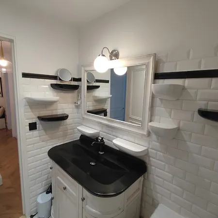 Renovated Family Flat In Montmartre Διαμέρισμα
